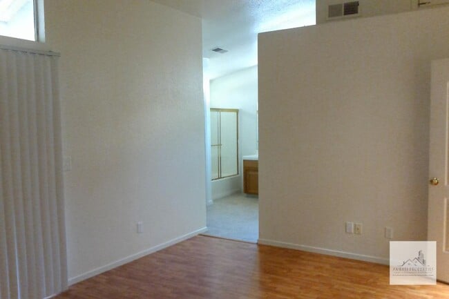 Building Photo - 8651 N Woodrow Ave