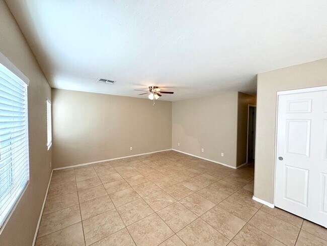 Building Photo - LARGE 4 Bedroom 3 Bathroom Copper Basin Home!