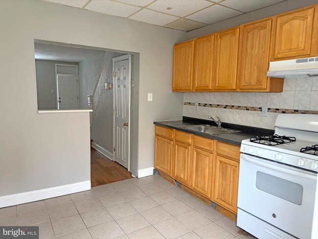 Building Photo - 1528 S Hollywood St