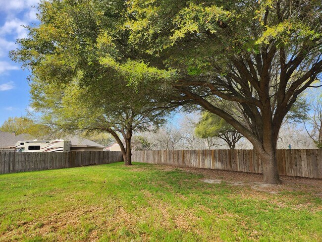 Building Photo - Awesome 4 bdrm/2.5 ba in La Brisas
