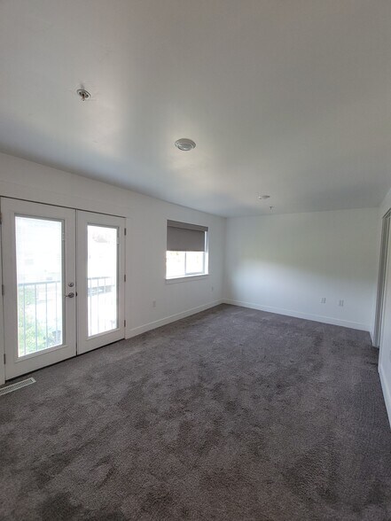 Building Photo - 606 W Girard Ave