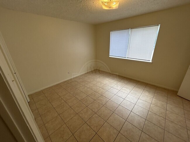 Building Photo - 2108 Hunt Dr