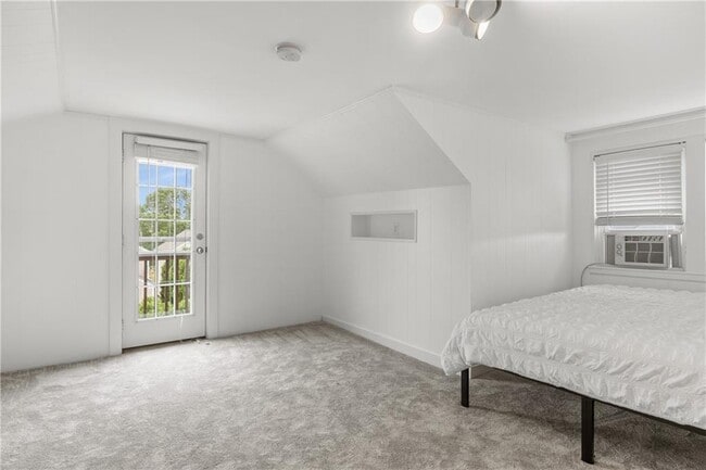 Building Photo - 52 Houston Ave