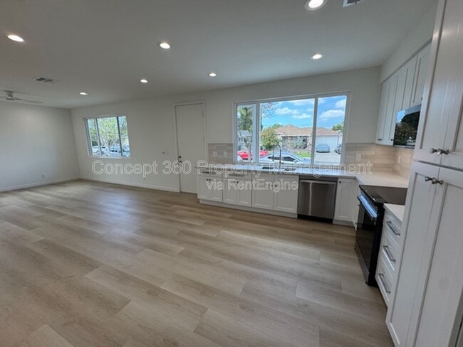 Building Photo - 6168 Briercrest Ave