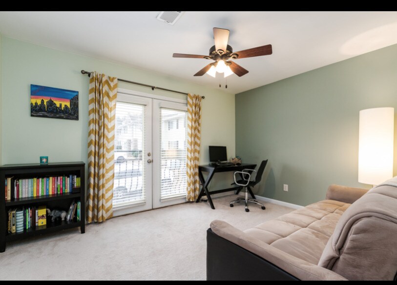 Second bedroom or an office - 1468 Briarwood Rd NE