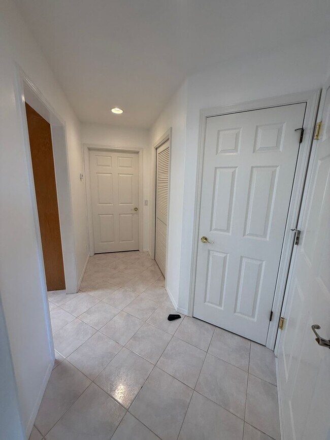Building Photo - 2441 Iron Ridge Ct