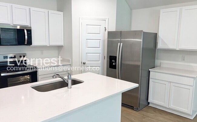 Building Photo - 4-Bed/ 2-Bath Home/Pet Friendly/ Voucher Accepted/Available Now!