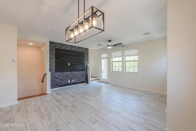 Building Photo - 1665 E Dogwood Ln