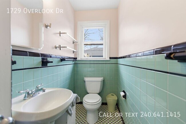 Building Photo - 1729 Overlook Dr