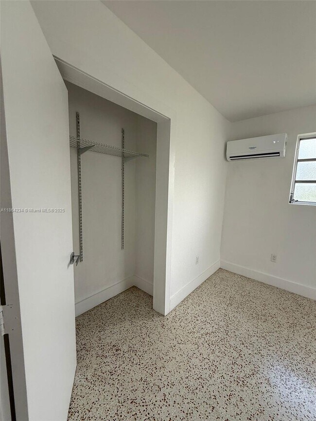 Building Photo - 2786 SW 31st Pl