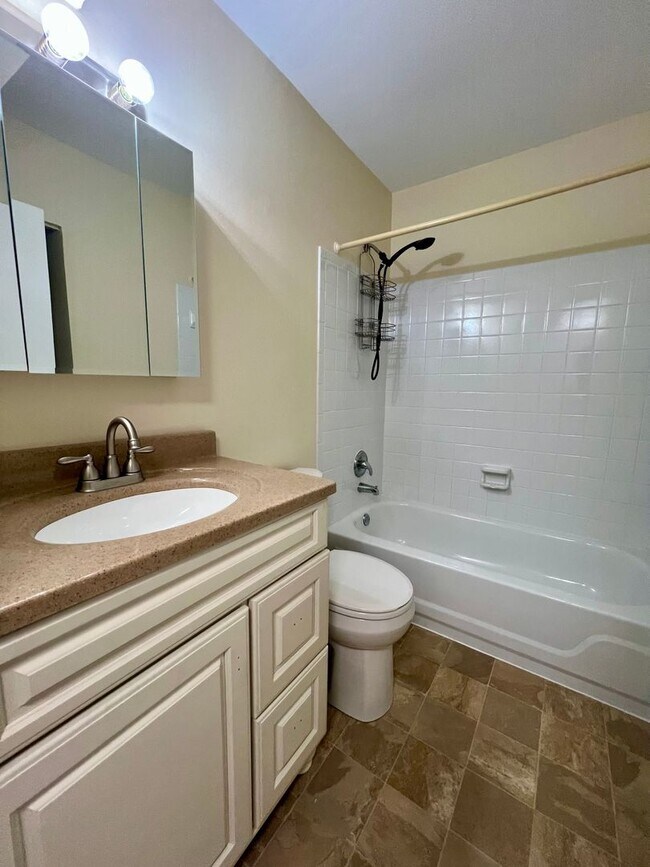 Building Photo - Stunning 2nd Floor Apartment in Telford! Parking Spot Included!