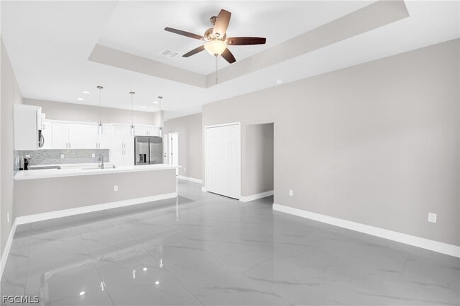 Building Photo - 725 Lamar St E