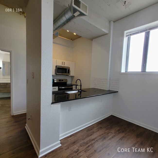 Building Photo - West 7th Street Loft For Rent