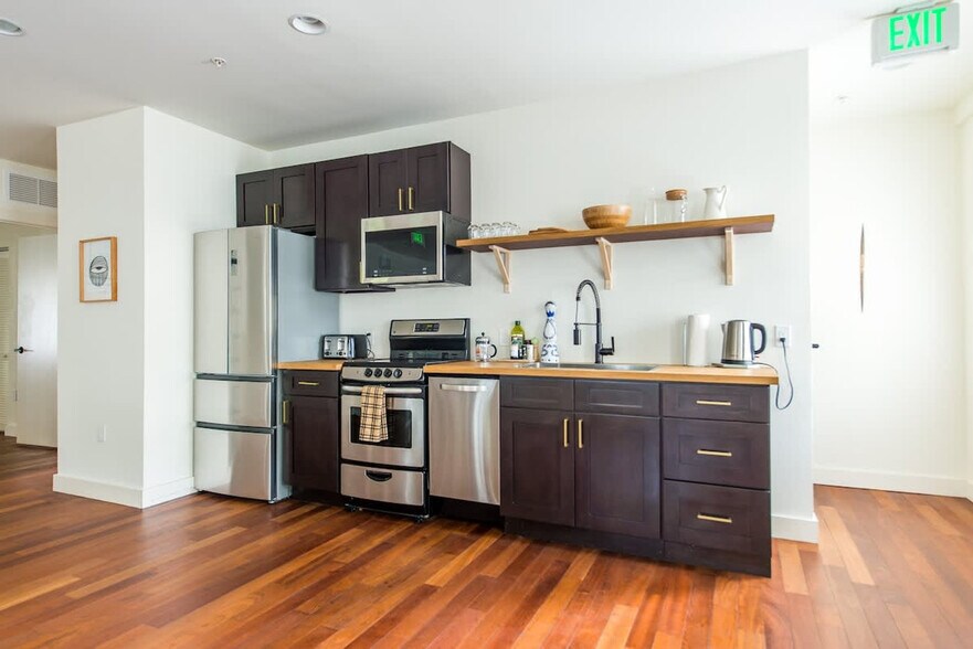 Building Photo - 747 4th St