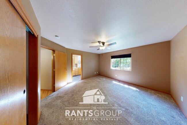 Building Photo - Lovingly cared for 3-bedroom, 1.75-bath ra...