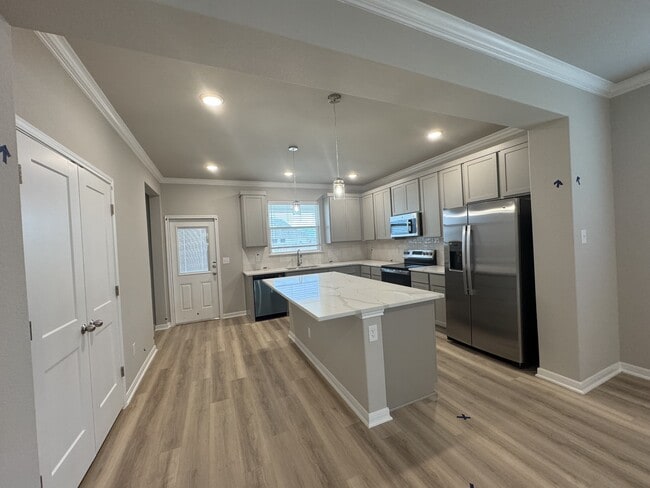 Building Photo - 517 La Parra Bend