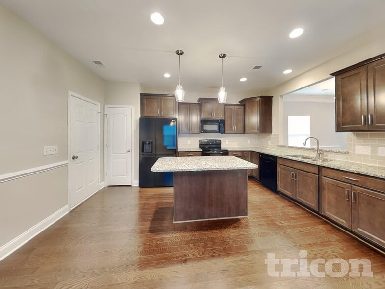 Building Photo - 102 Ellis Mill St