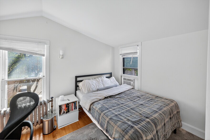 Building Photo - 1112 Garnett Pl