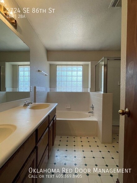 Building Photo - 5724 SE 86th St