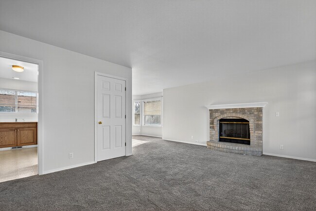 Building Photo - 2074 N Siesta Ave