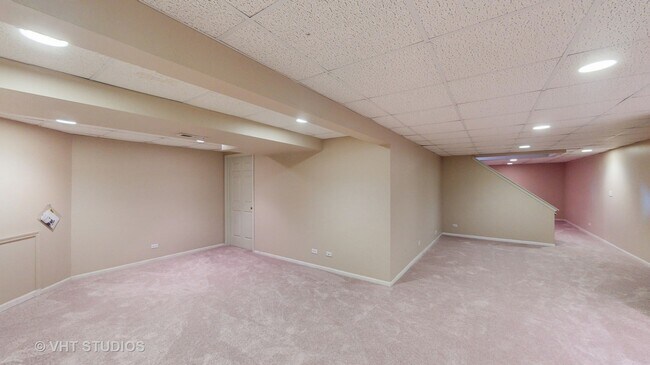 Building Photo - 712 N Victoria Dr