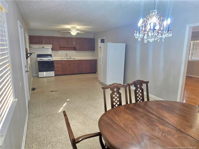 Building Photo - 111 Chloe Dr