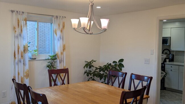 Building Photo - 3943 Boulevard Dr