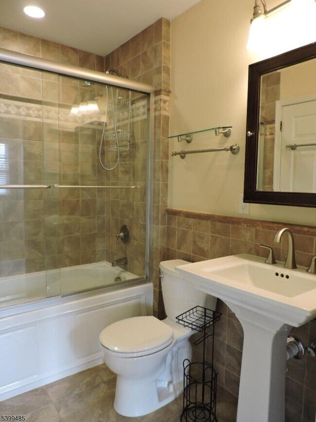 Building Photo - 44 Ridgedale Ave