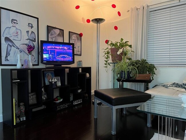 Building Photo - 1950 N Andrews Ave