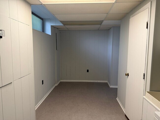 Building Photo - 8130 Inverness Ridge Rd
