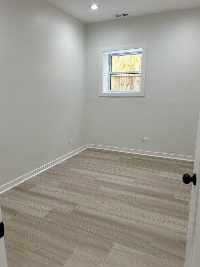 Building Photo - 1058 N Central Park Ave