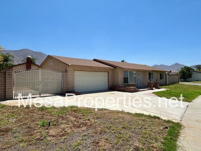 Building Photo - 12527 Reed Ave