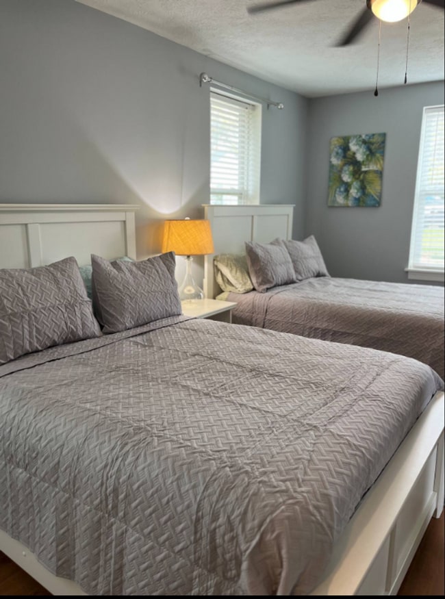Building Photo - Charming Fully Furnished 1 Bedroom Cottage...