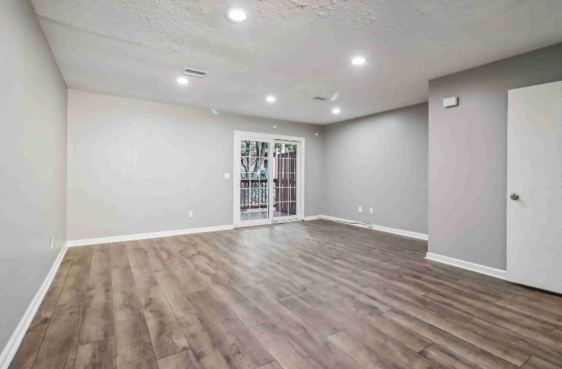 Building Photo - 3439 Bayshore Dr
