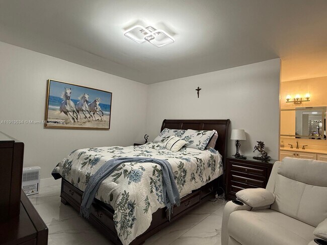 Building Photo - 9015 SW 125th Ave