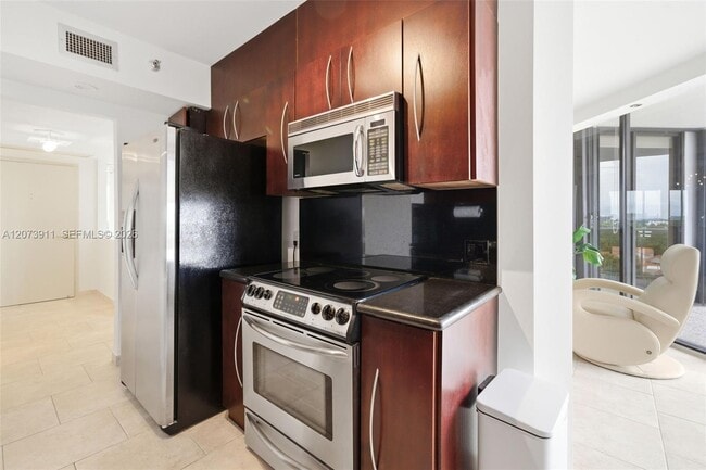 Building Photo - 3610 Yacht Club Dr