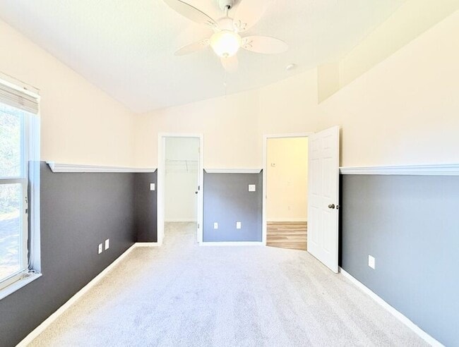 Building Photo - 13706 Forest Lake Dr