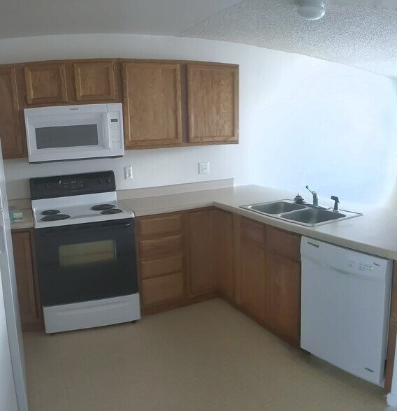 kitchen - 4512 E 12th St