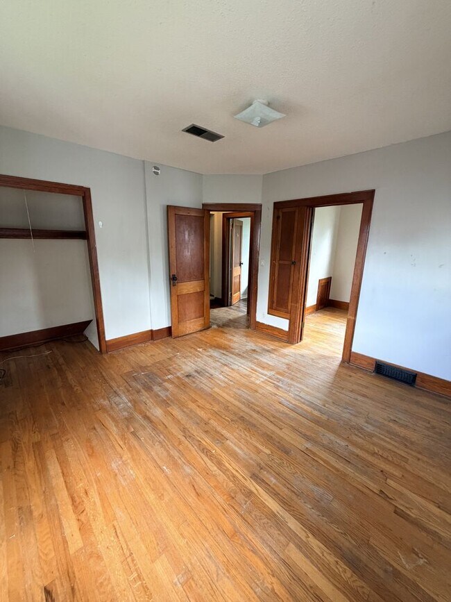 Building Photo - 1336 S 25th Ave