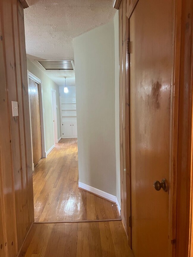 Building Photo - 733 Pine St