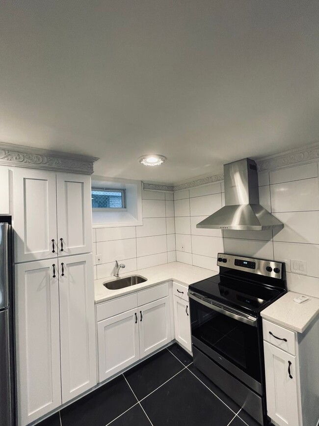 Building Photo - 264 Lombard St
