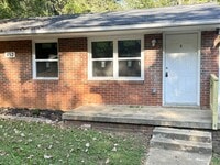 Building Photo - 492 Oak St