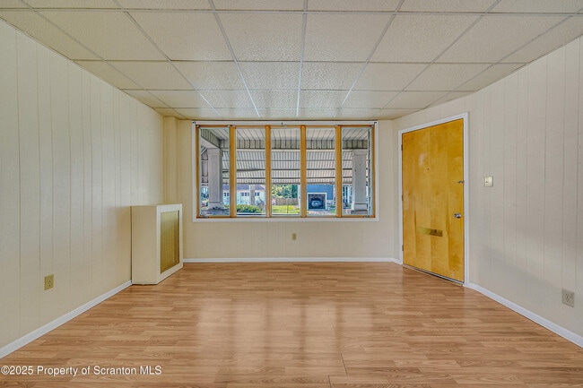 Building Photo - 398 Winola Ave