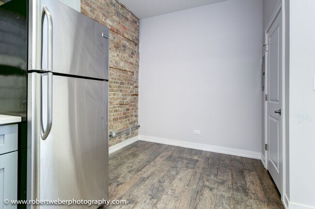 Building Photo - 357 W Chicago Ave