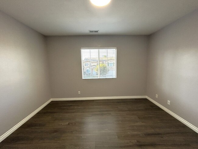 Building Photo - Silver Loop Jurupa Valley, 91752  (5 bed, ...