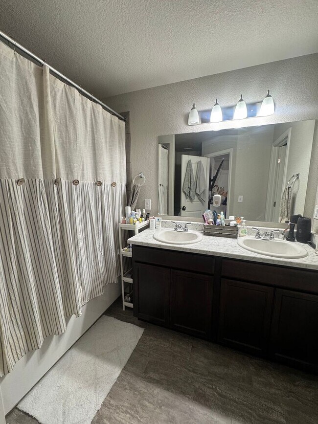 Building Photo - 3 Bed 2.5 Bath Home in Fountain Available in June