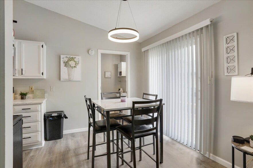 Dining Room - 1001 N Coler Ave