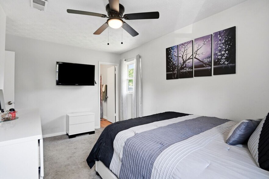 Building Photo - 405 King Arthur Ct