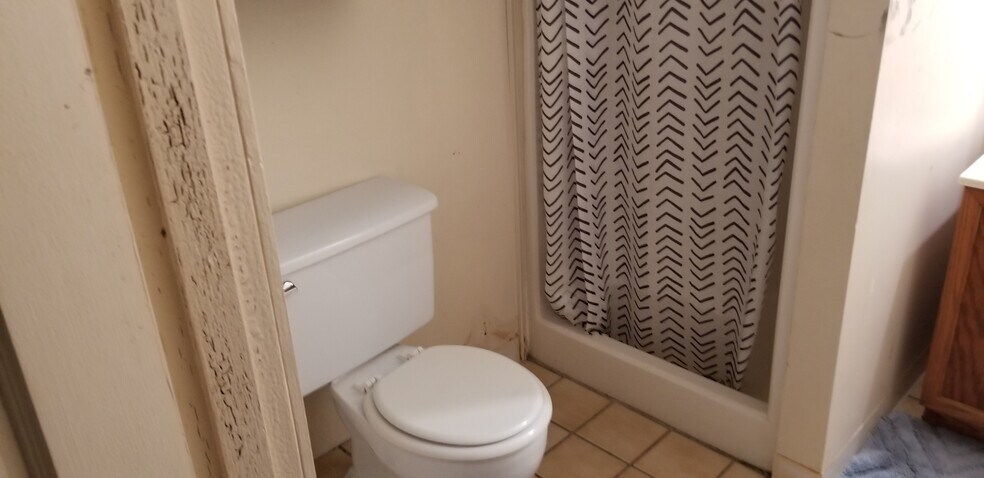 Building Photo - 1105 Glenfield Rd