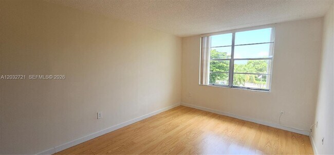 Building Photo - 13100 SW 92nd Ave